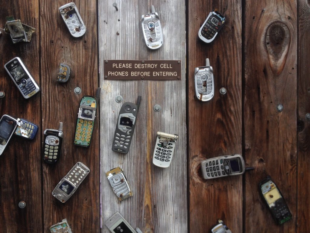 celulares antigos quebrados